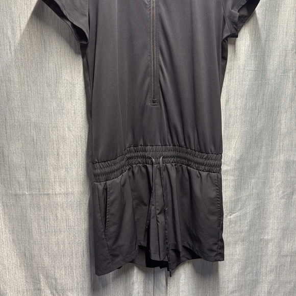 🏴 Fabletics romper black 1/4 zip size medium - Picture 9 of 10